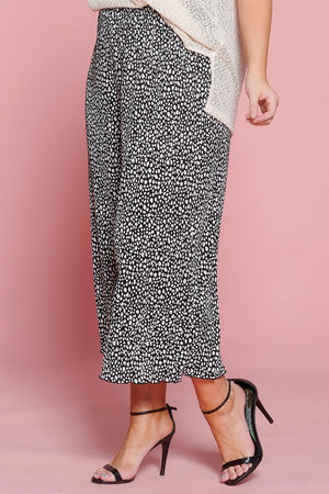 Open image in slideshow, Ditzy dot printed pleated wide pants

