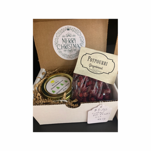 Open image in slideshow, Scented Candle and Potpourri Set
